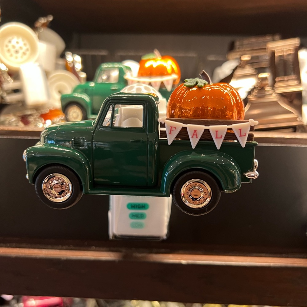 Bath & Body Works Green Truck with Pumpkin Plug